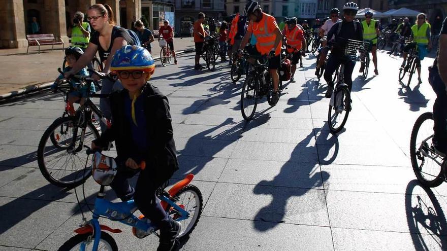 Los ciclistas reivindican su espacio con una ruta por Avilés