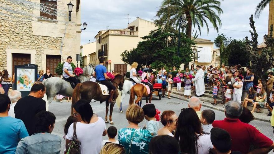 Sant Llorenç celebra la tradicional ofrenda floral a la Mare de Déu Trobada