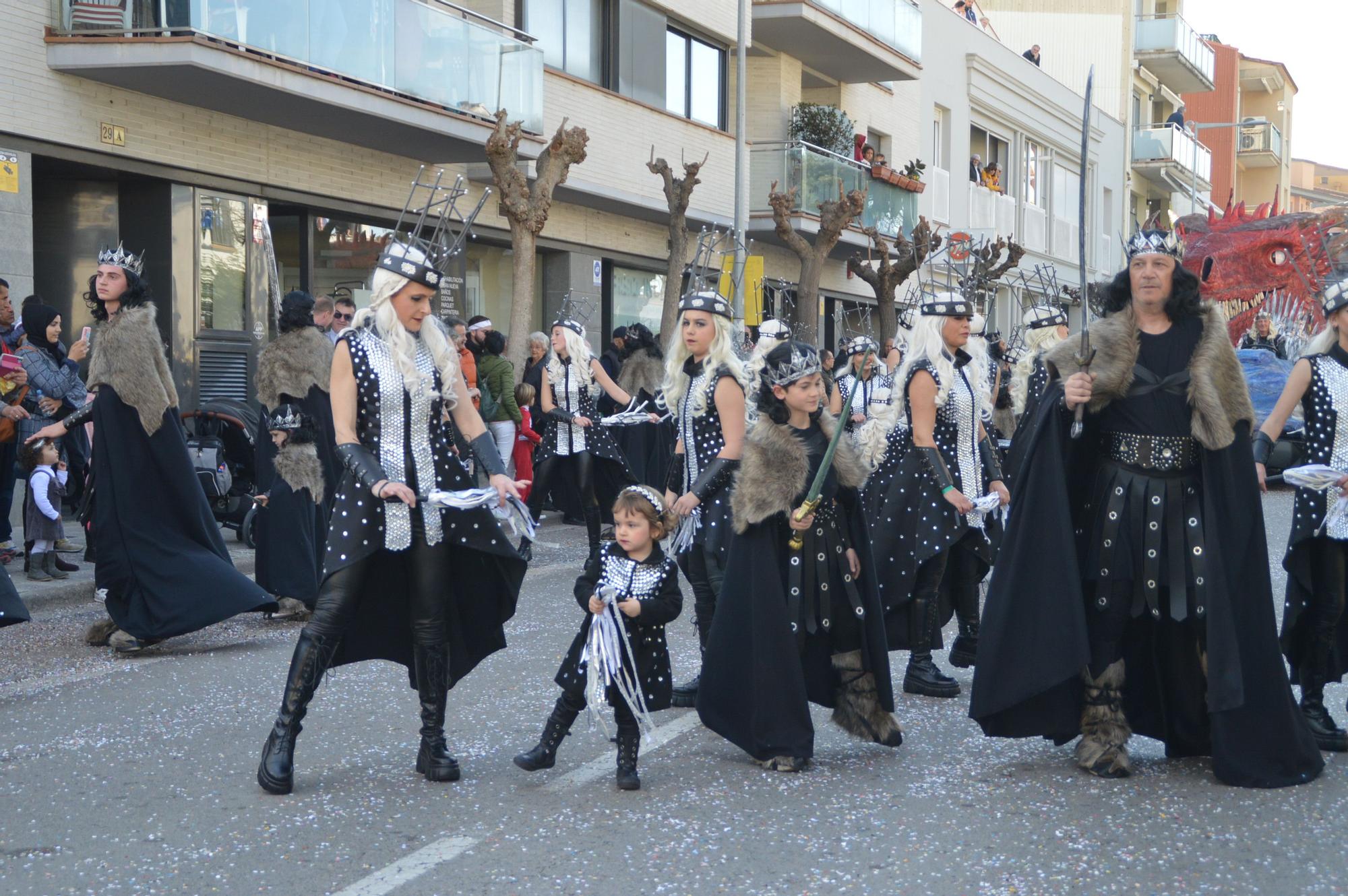 L'Escala vibra amb una rua de carnaval carregada d'imaginació