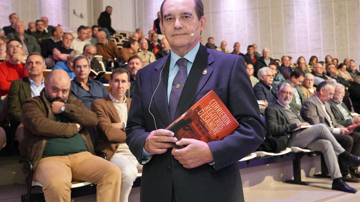 Vídeo | Aurelio Fernández presenta su obra ‘Corrieron regueros de sangre’ en la Rucab