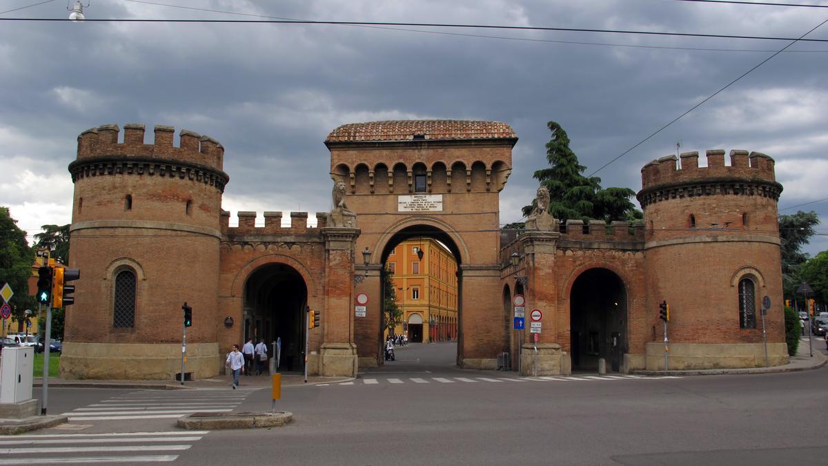 Puerta de Zaragoza en Bolonia (Italia)