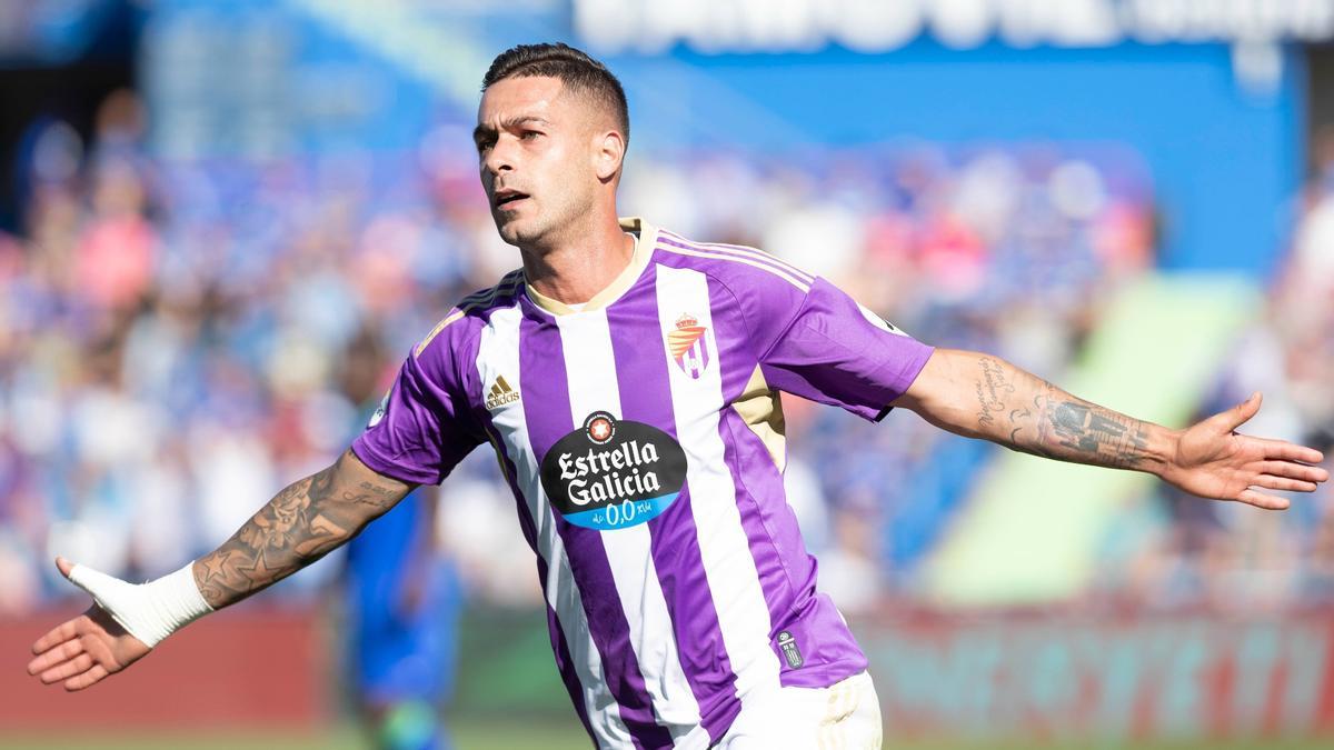 Sergio León celebra un gol con el Valladolid