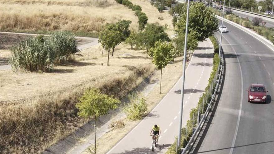 Clubs ciclistas suspenden al carril bici de Cáceres a causa de su inseguridad