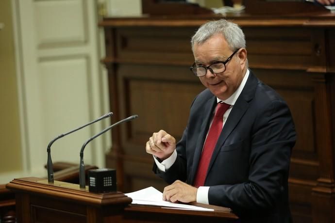 GRAFCAN5183. SANTA CRUZ DE TENERIFE, 12/07/2019.- El portavoz del Grupo Socialista, Senastián Franquis, durante su intervención en el debate de investidura del candidato socialista Ángel Víctor Torres a la presidencia del Gobierno de Canarias. EFE/ Cristóbal García