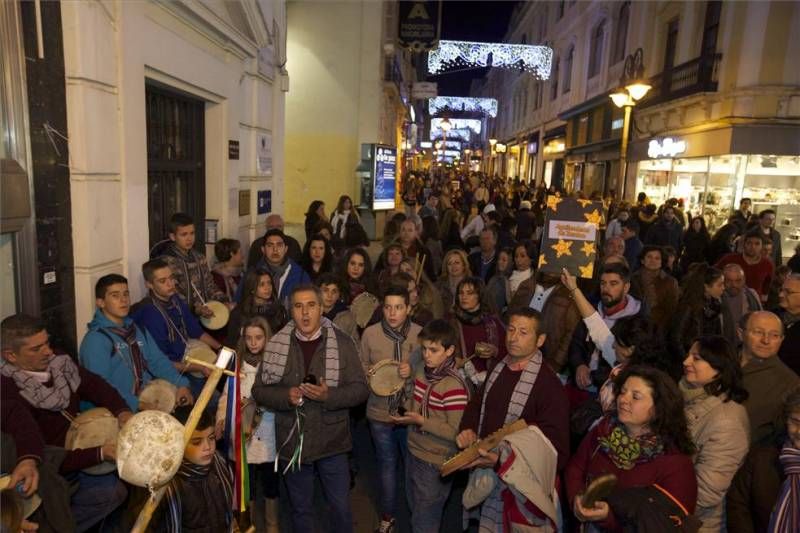 Fotogalería de pasacalles y navidad en los patios