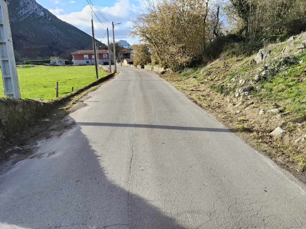 Obras de limpieza y desbroce en varios pueblos de Llanes Obras de limpieza y desbroce en varios pueblos de Llanes