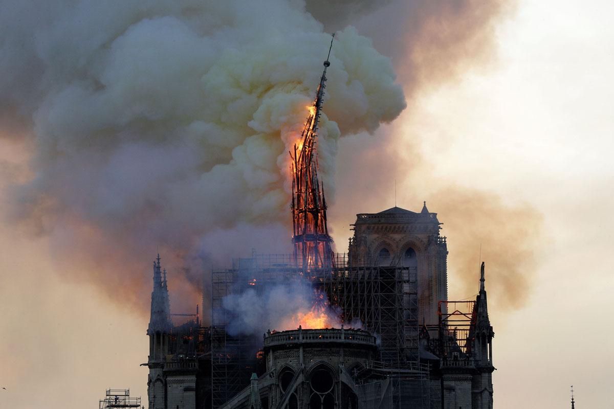 Arde la catedral de Nôtre Dame de París