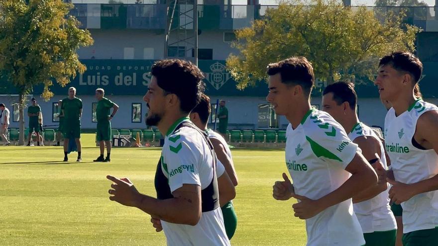 Villarreal CF - Real Betis Balompié: horario y dónde ver por televisión el duelo liguero entre los de Íñigo Pérez y Manuel Pellegrini