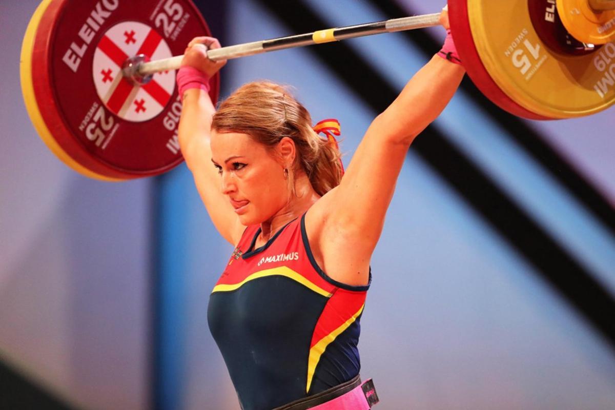 La española Lidia Valentín compite en la final de la categoría femenina de 76 kilogramos en los Campeonatos de Europa de Halterofilia, en Batumi (Georgia). Valentín se colgó hoy su primera medalla en los Europeos de Halterofilia tras imponerse en la