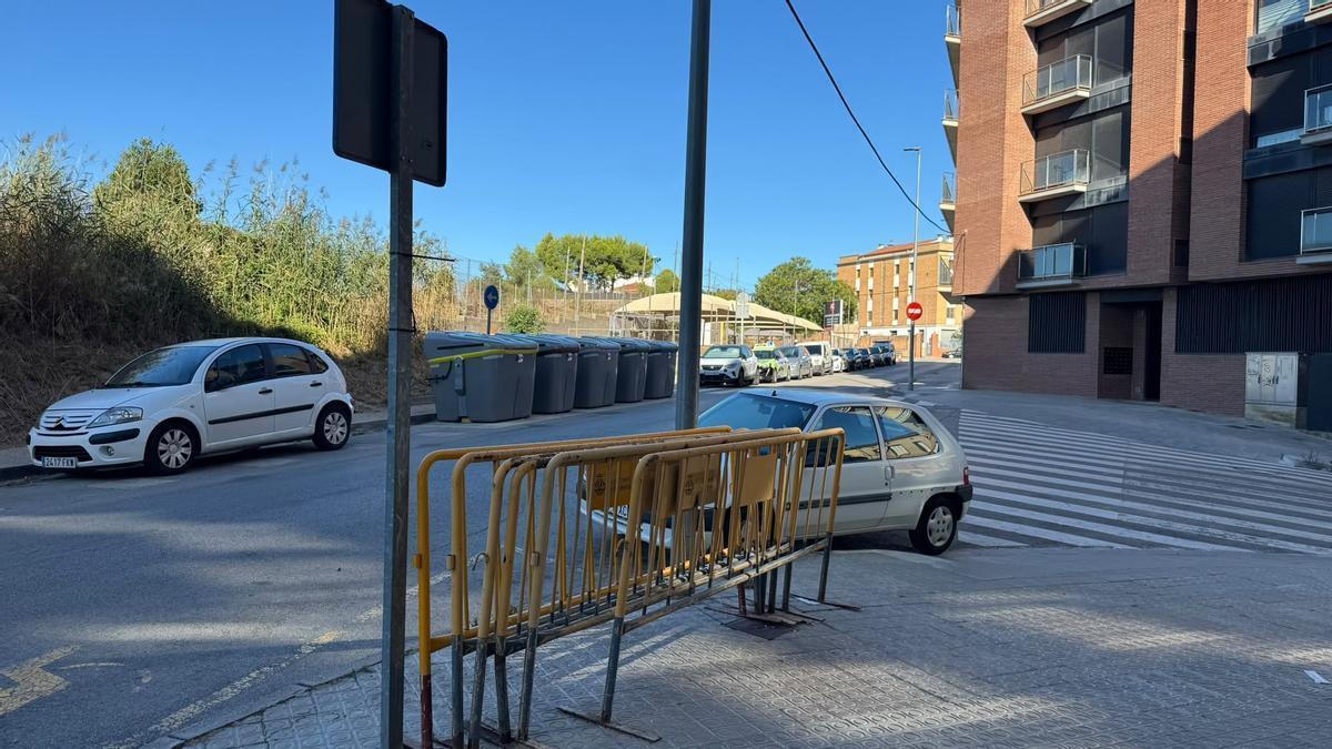 Els contenidors de la cruïlla de Sant Llàtzer amb el Pont de Vilomara, avui