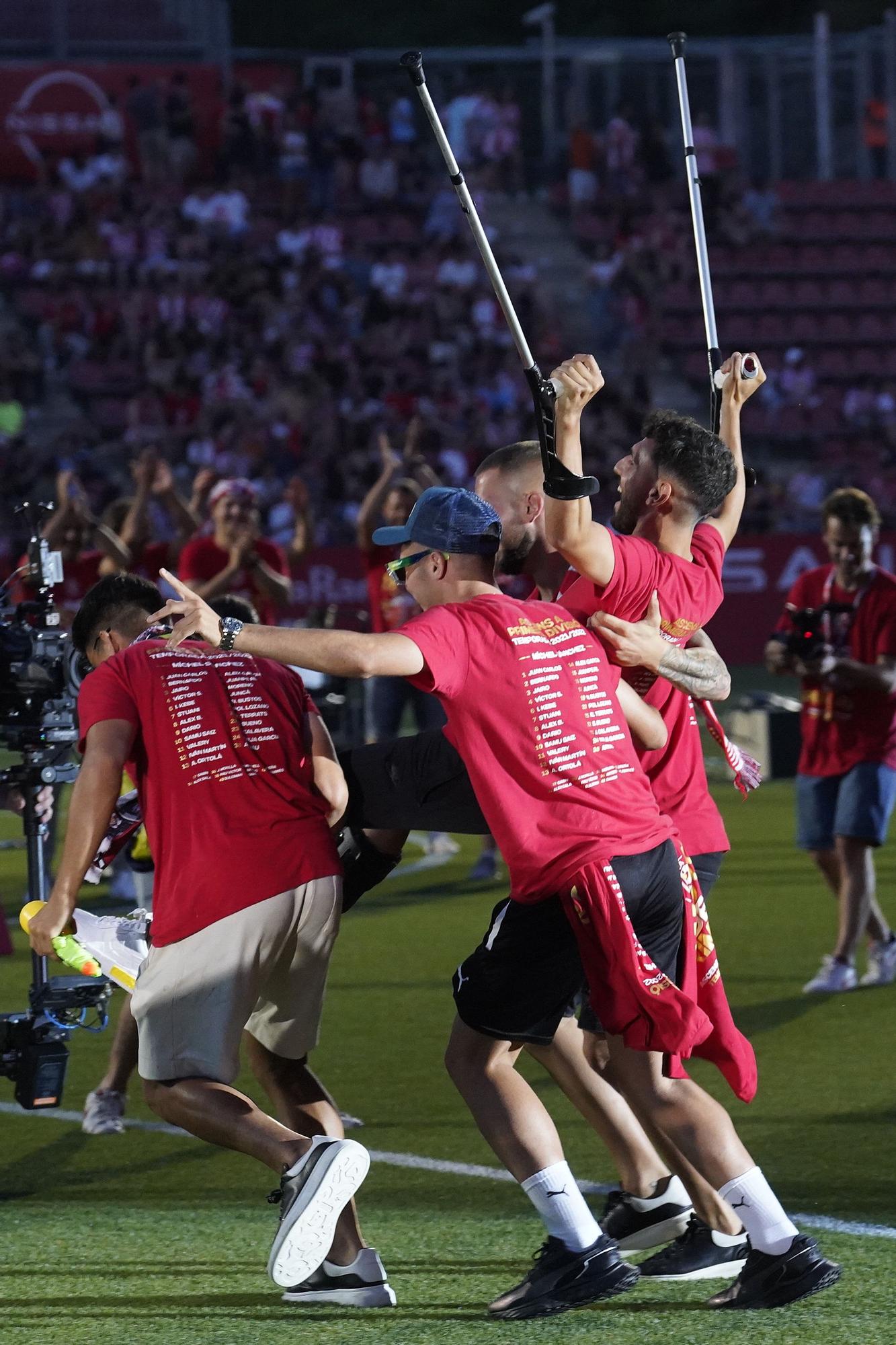 Les millors imatges de la rua de celebració del Girona i el Bàsquet Girona