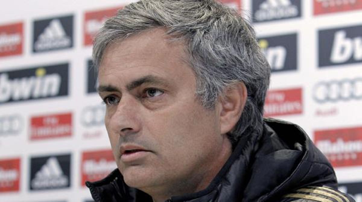 L’entrenador del Reial Madrid, José Mourinho, s’ha mostrat a la defensiva a la roda de premsa oferta aquest matí després de l’entrenament a Valdebebas.