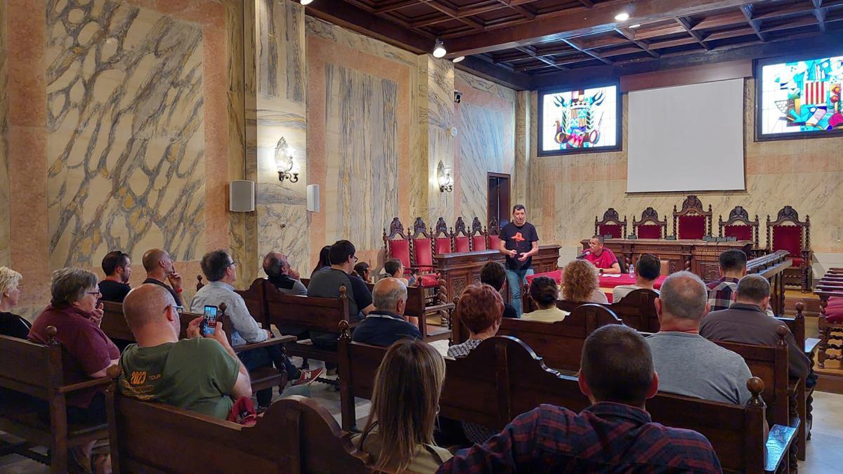 La PB Berga llenó el salón de plenos del Ayuntamiento con su conferencia