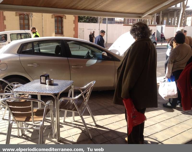 GALERÍA DE FOTOS -- Colisión contra una terraza en Castellón