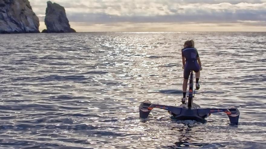 El trimarà dissenyat per Rubau està format per tres cossos.