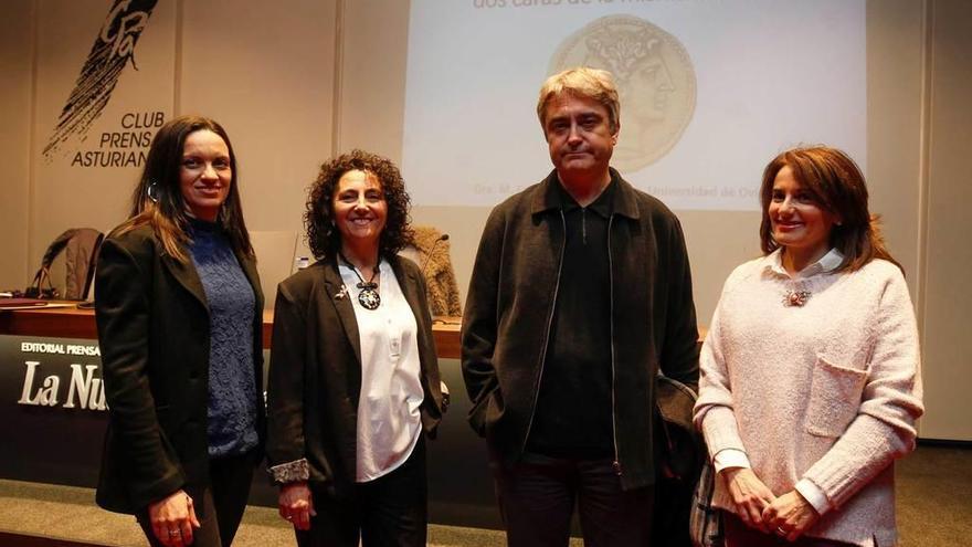 De izquierda a derecha, Montserrat Fernández, Dolores Pevida, Juan Carlos San Pedro y Esther del Moral.