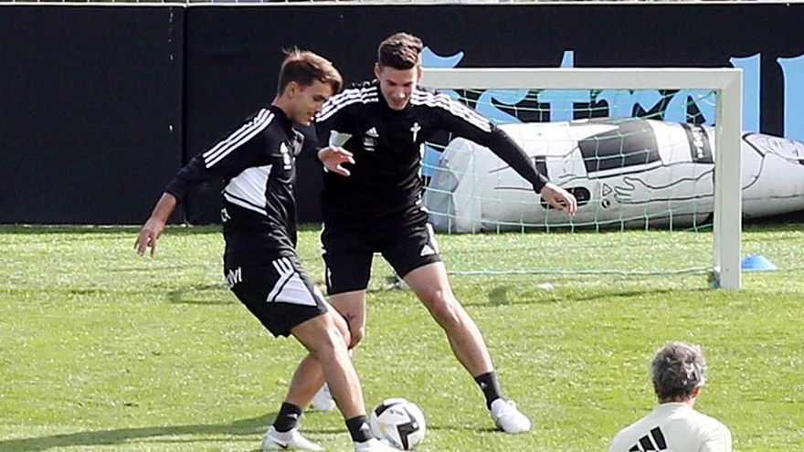 Denis Suárez y Santi Mina, ayer en Afouteza.