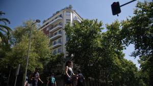 Fachada del ático en el barrio de Chamberí adquirido por la Comunidad de Madrid, a 30 de julio de 2026, en Madrid (España). La Comunidad de Madrid ha decidido vender el ático de Chamberí adquirido por el Gobierno regional para ayudar en la reconstrucción