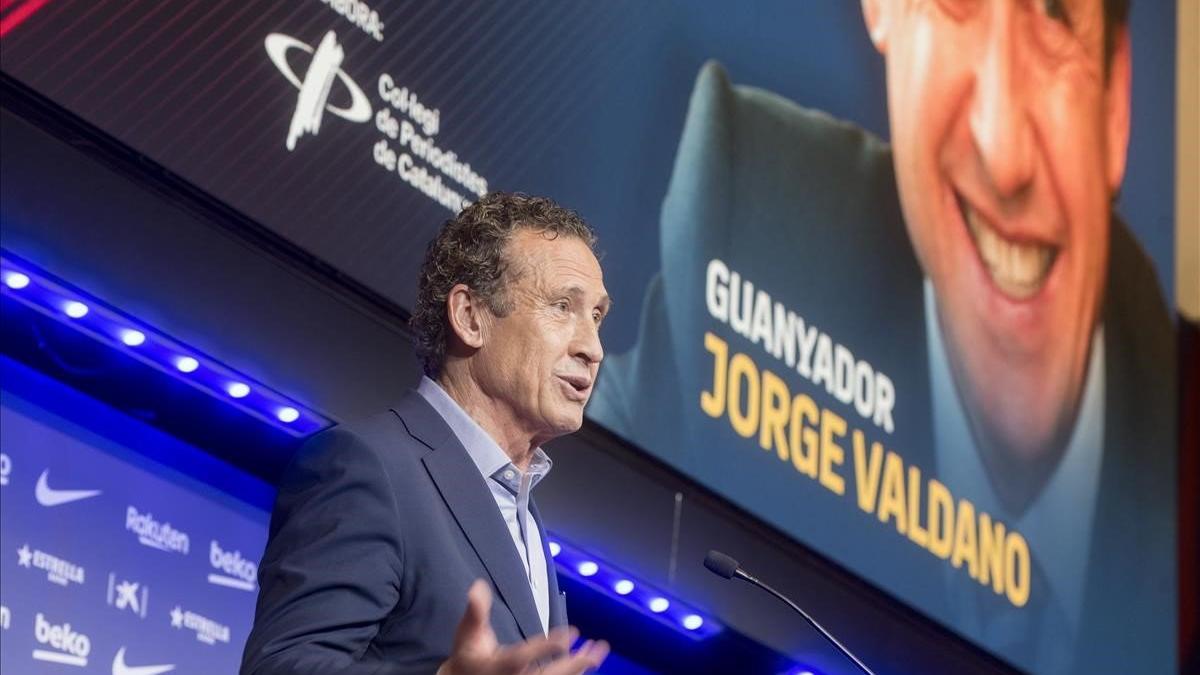 Jorge Valdano agradece en su parlamento la concesión del premio Vázquez Montalbán.