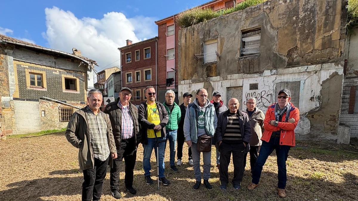 URBANISMO LANGREO | La asociación de vecinos de El Puente, en Langreo ...