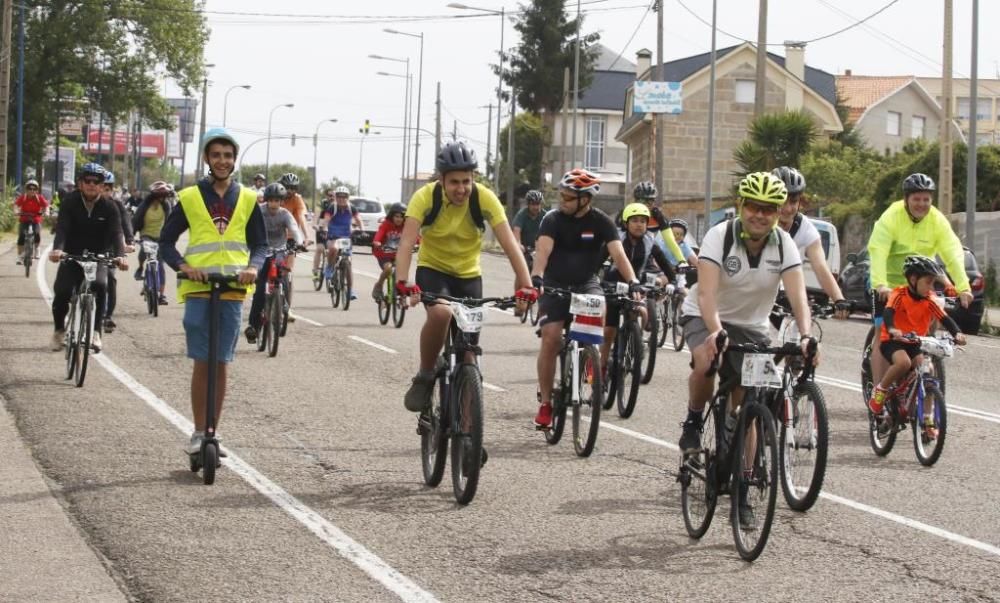 Más de medio millar de aficionados participan en A Pedaliña