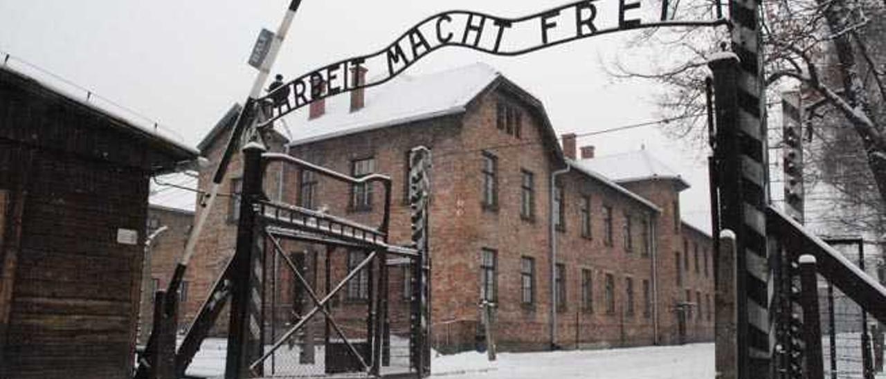 Entrada a Auschwitz, con el lema &quot;El trabajo os hará libres&quot;.