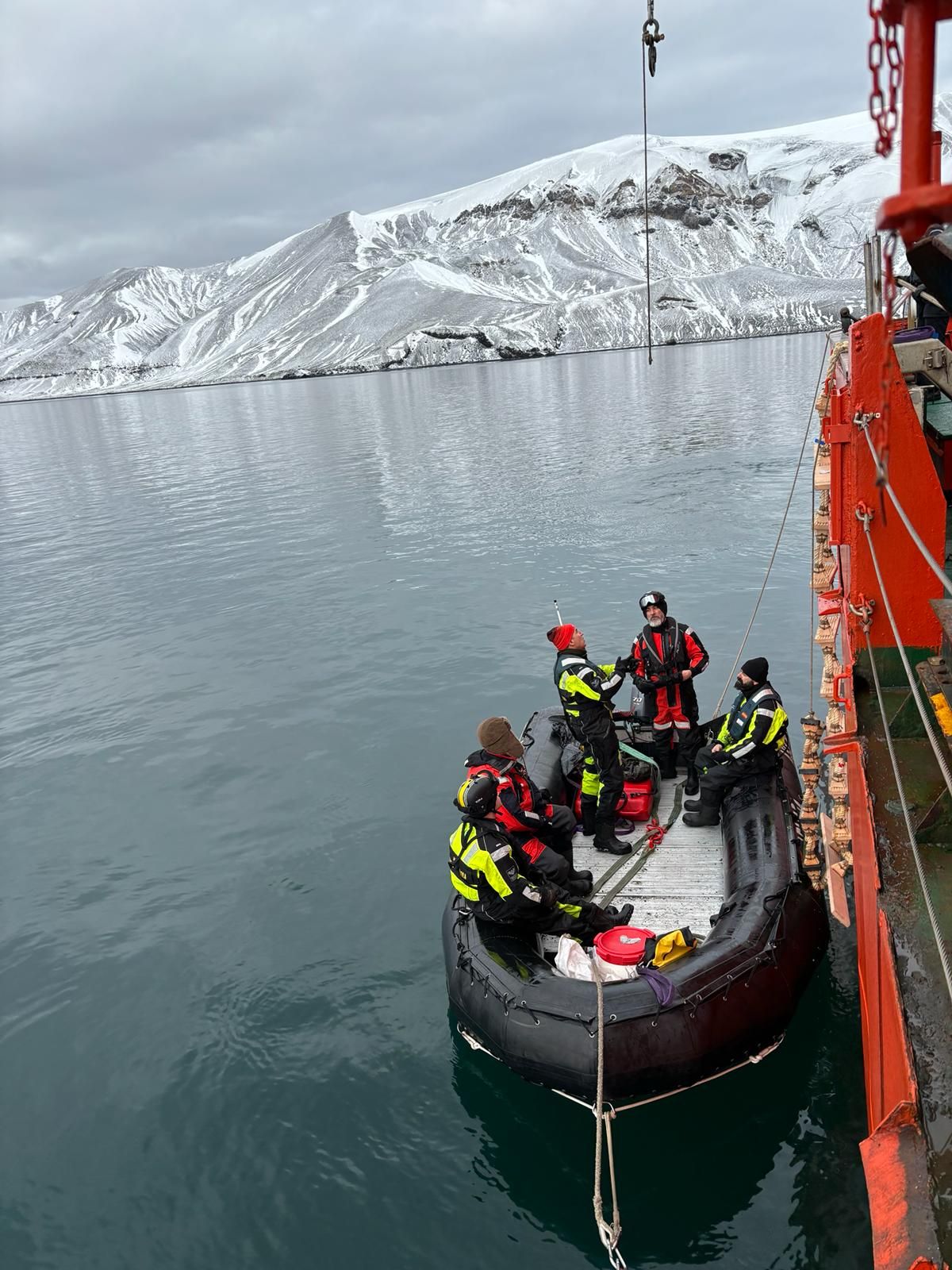 Una investigadora del IIM-CSIC participa en una campaña antártica del proyecto Dichoso