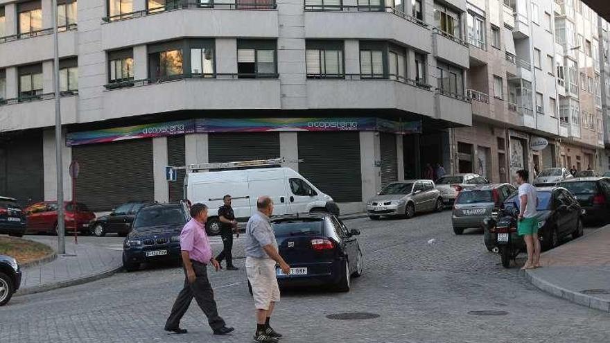 Un hombre armado se atrinchera en su piso del centro de Ourense y amenaza con quitarse la vida