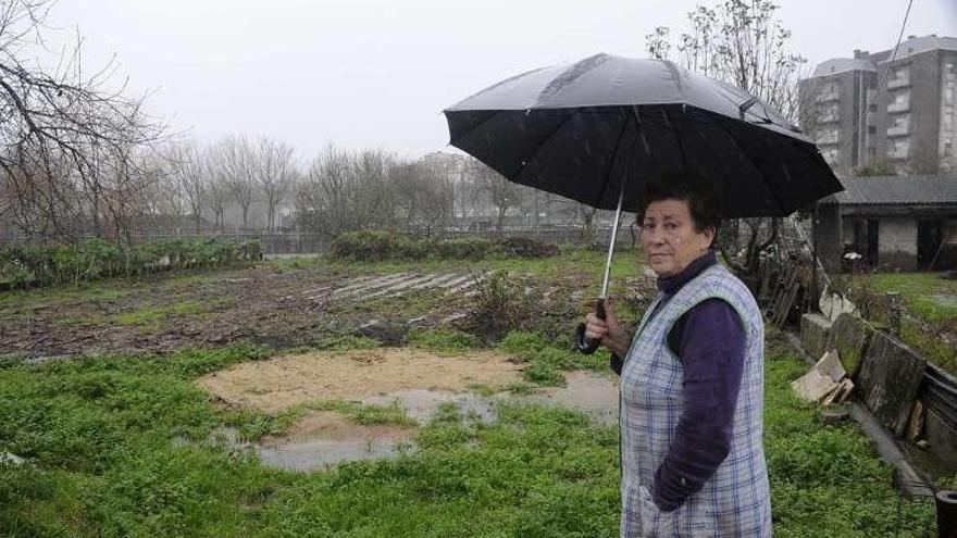 Josefa Eiras, tras la bajada del río en As Carballas. // Noé Parga