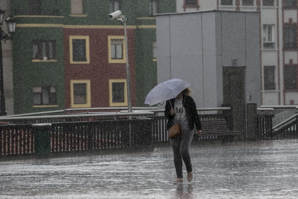 Mal tiempo en Oviedo a finales de junio