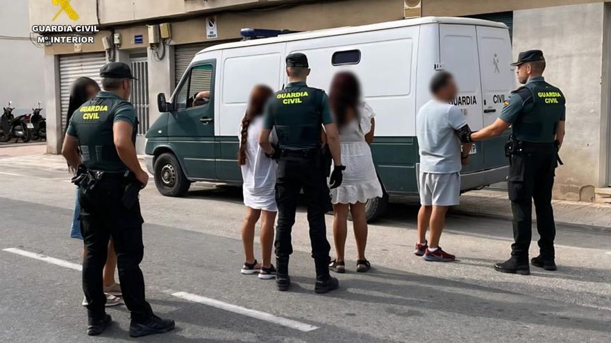 Un juzgado prohíbe entrar en Guadalest a 4 ladrones que robaban a turistas con el método de "la muleta"