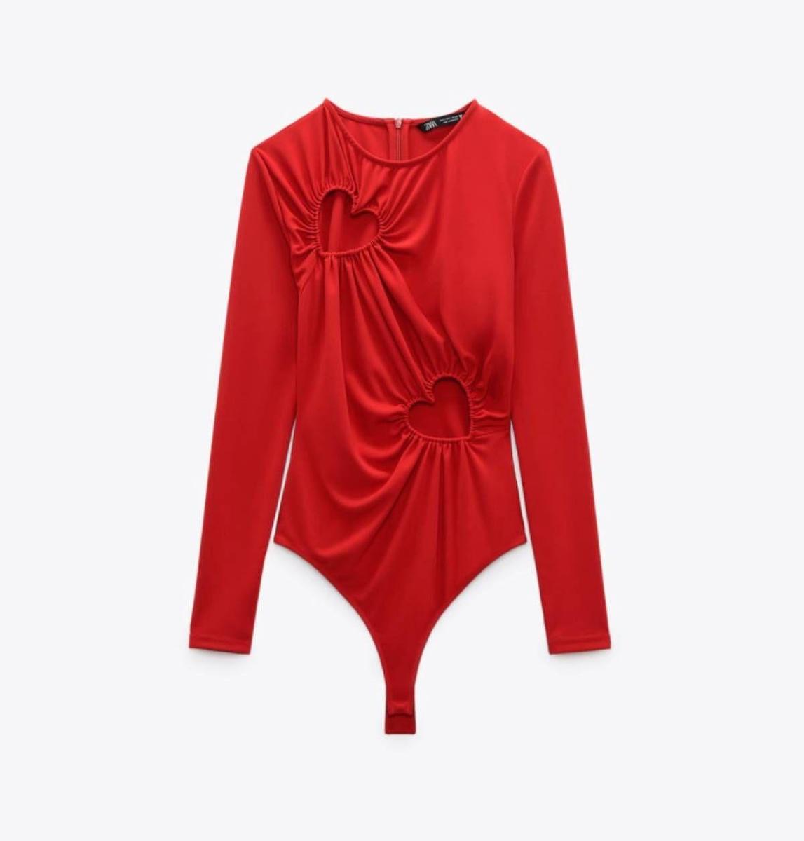 Body rojo de Zara con corazones