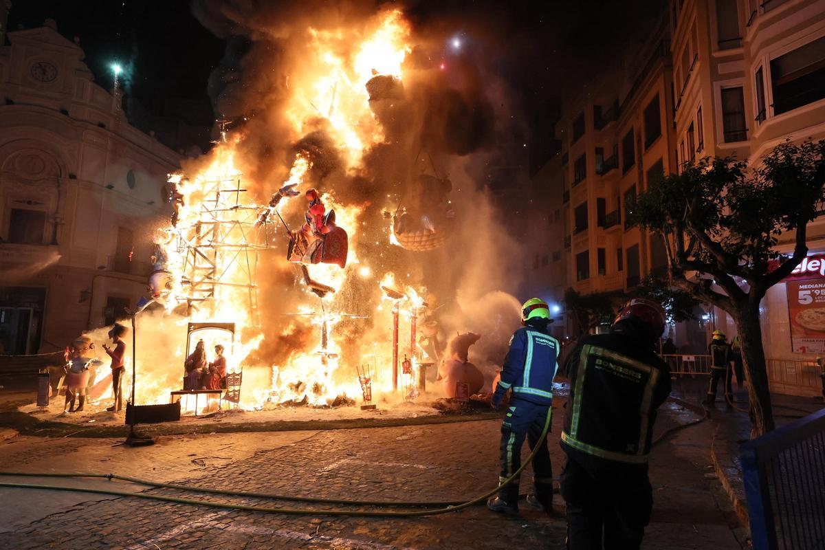 Emotiva Cremà de las Fallas de Burriana 2026
