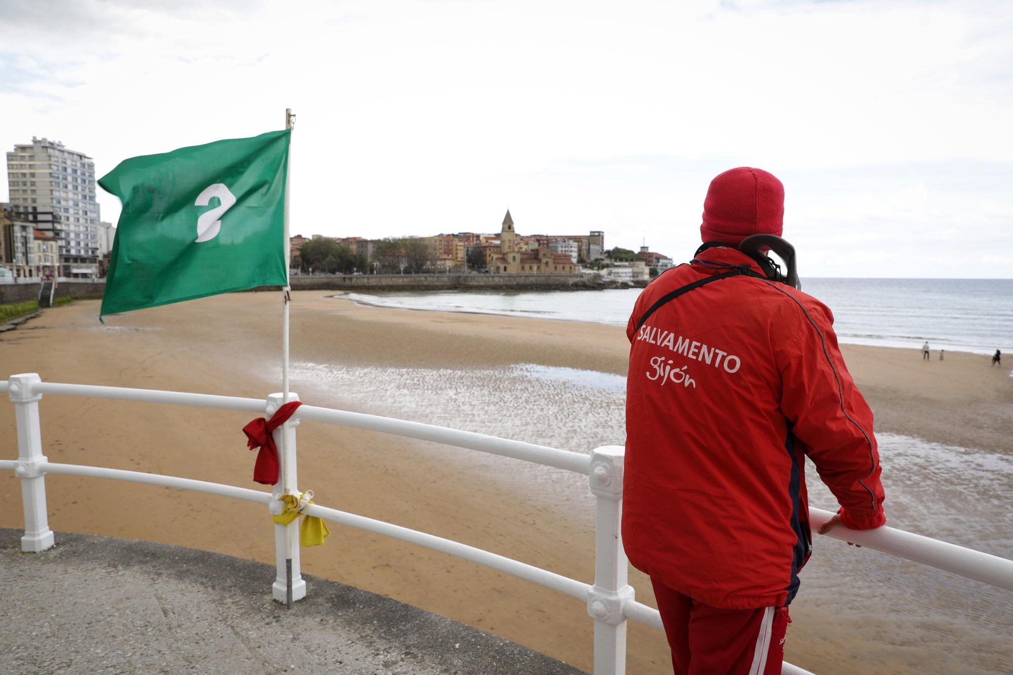 Gijón da inicio a su temporada de baños