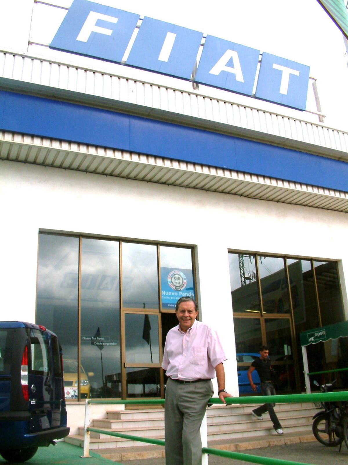 Imagen de Martirián en Fiat Imola en la Avenida Valencia en el año 2004.