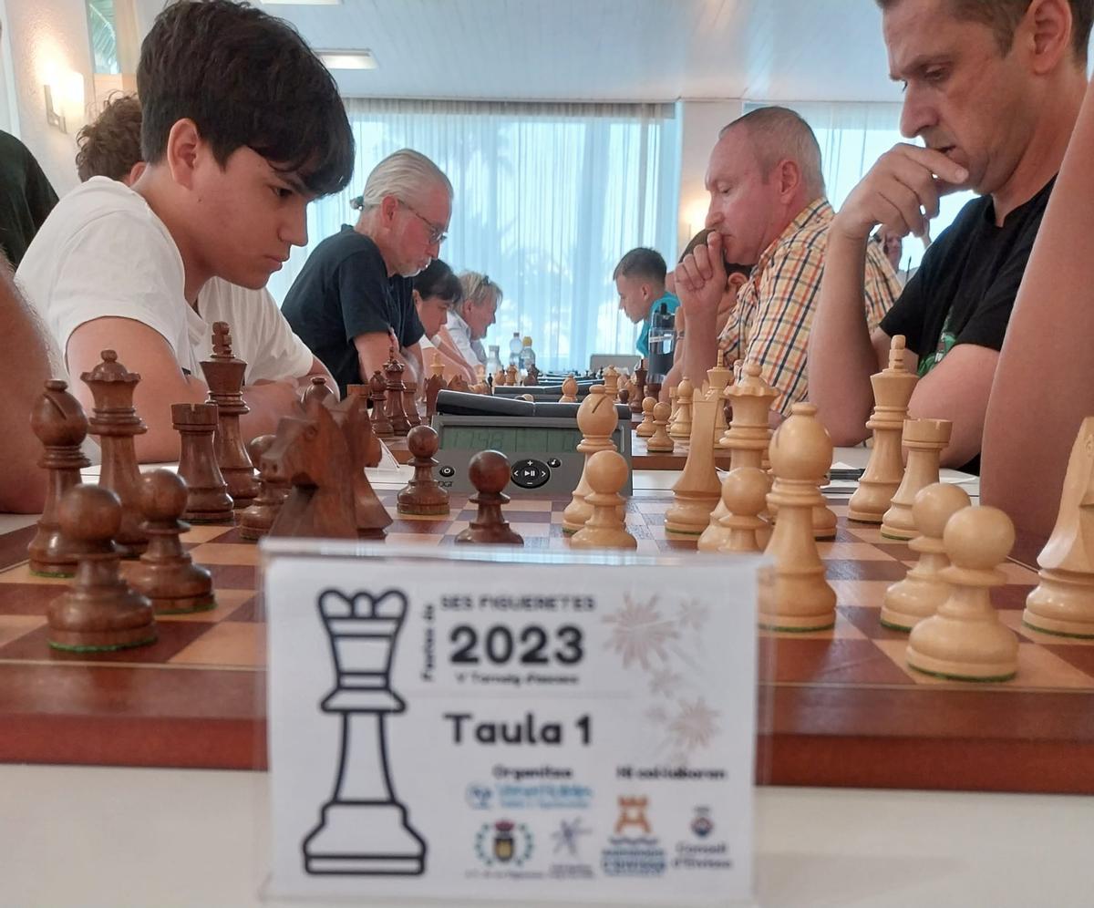 Johnn Amelines en el torneo, jugando contra Fabián Reina.