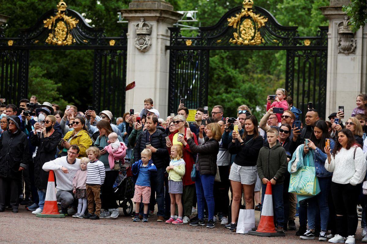 Expectación en el Mall de Londres ante el jubileo de la reina.