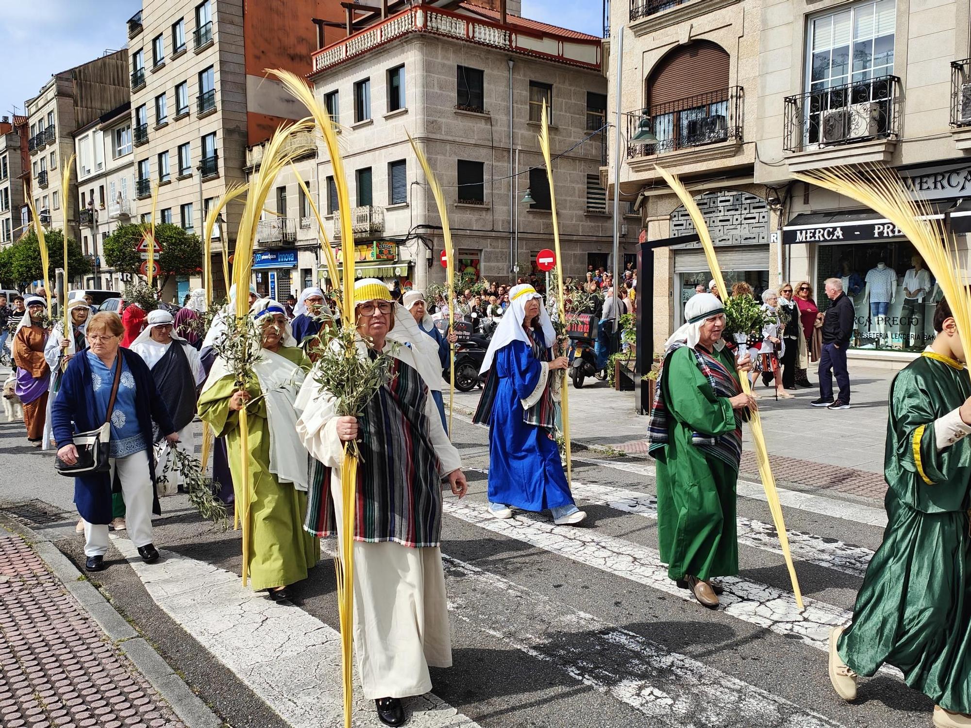 Los fieles de Moaña bendicen sus ramos