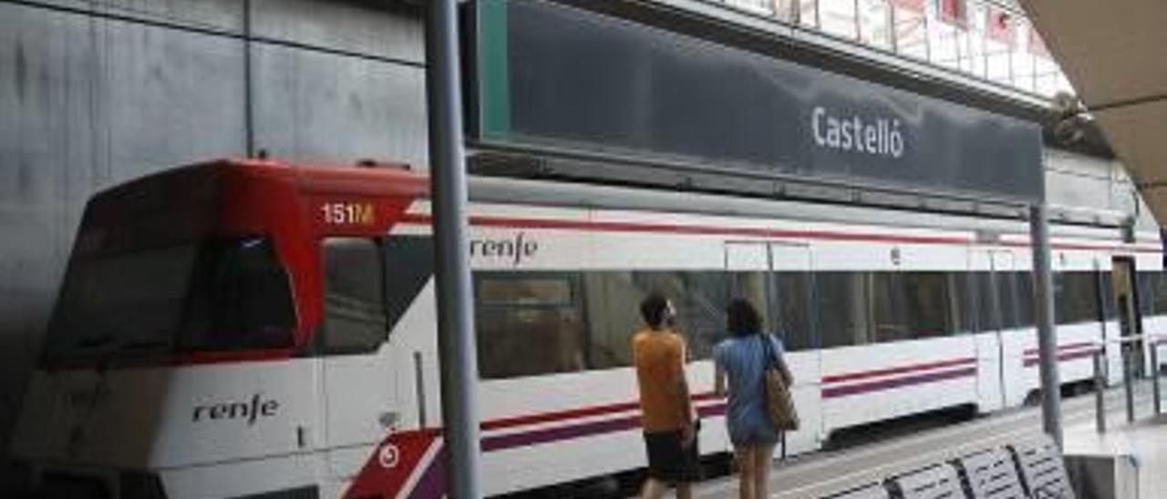 La afección de las obras del corredor en los cercanías seguirá varios meses