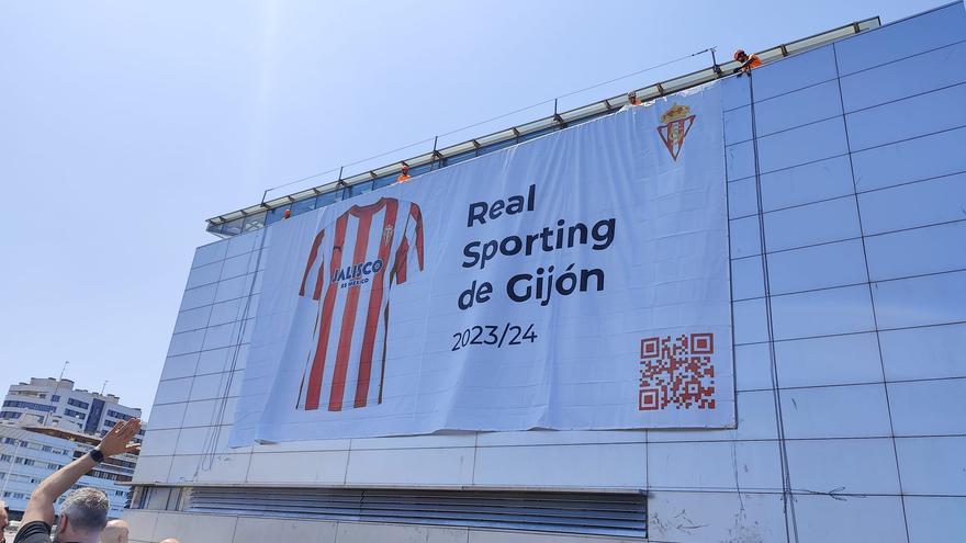 El Sporting de Gijón presenta su nueva equipación