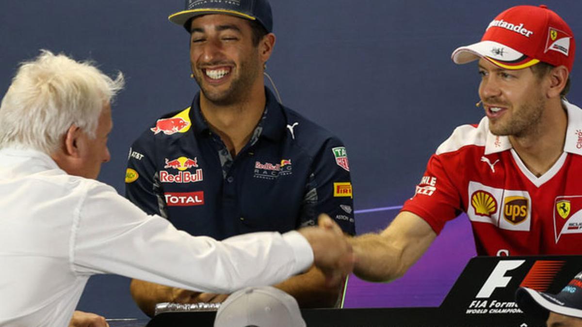 Apretón de manos entre Whiting y Vettel en Interlagos