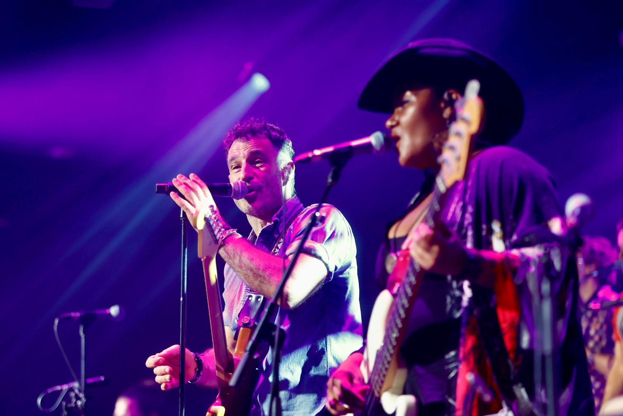 El auditorio del Roig Arena abre sus puertas con el universo de The Cat Empire