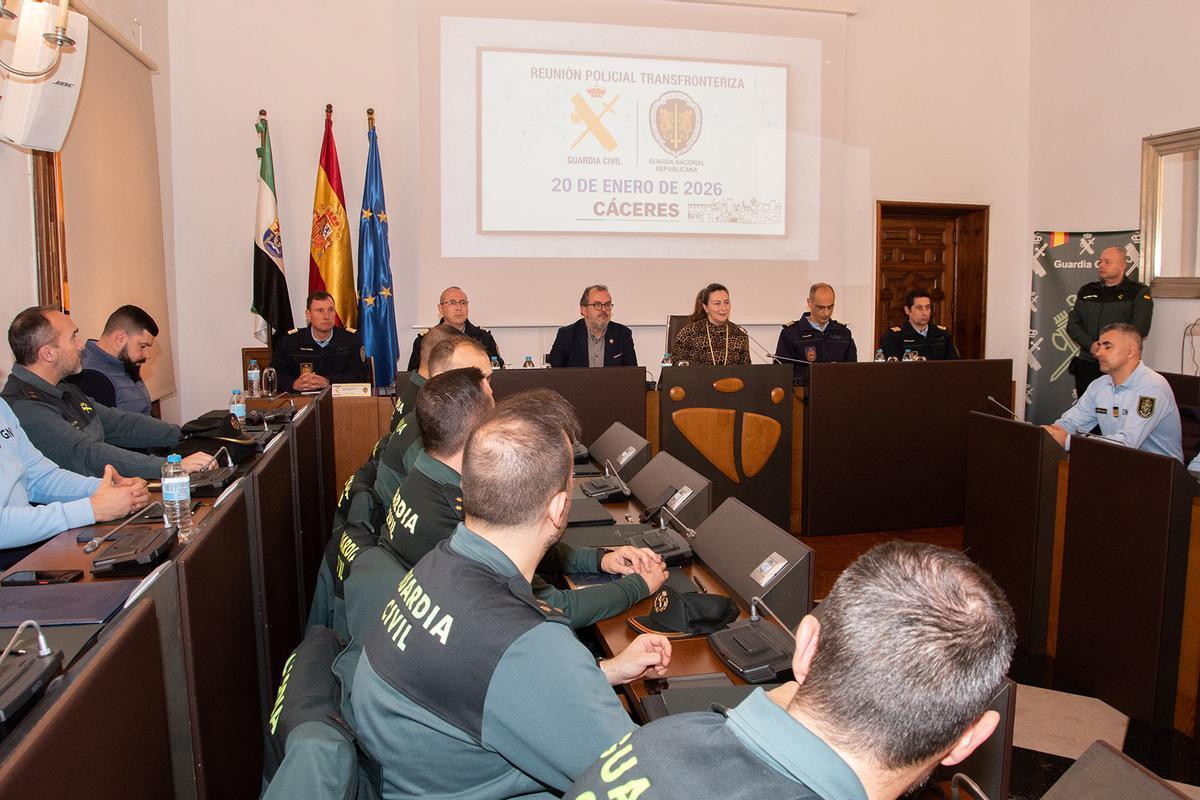 Galería | Imágenes de la reunión entre Cáceres y Portugal