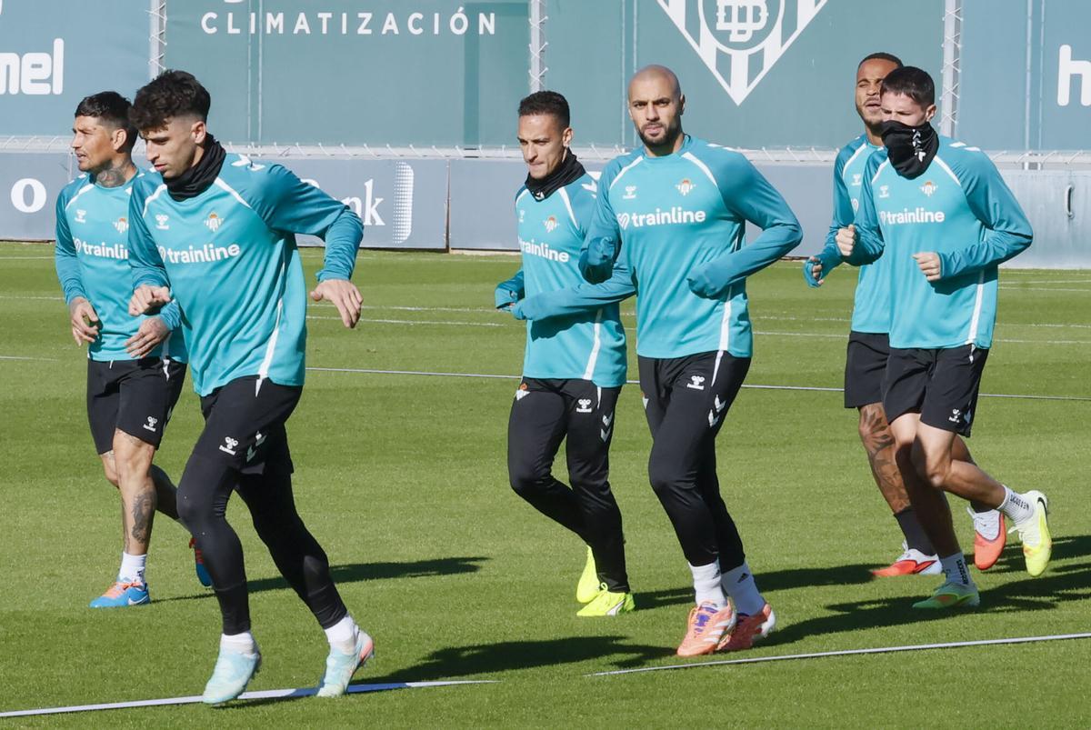 Los jugadores del Betis en el entrenamiento previo al partido contra el Utrecht de Europa League.