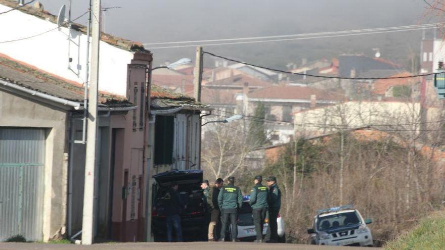 La Guardia Civil durante un robo anterior en un pueblo de Aliste