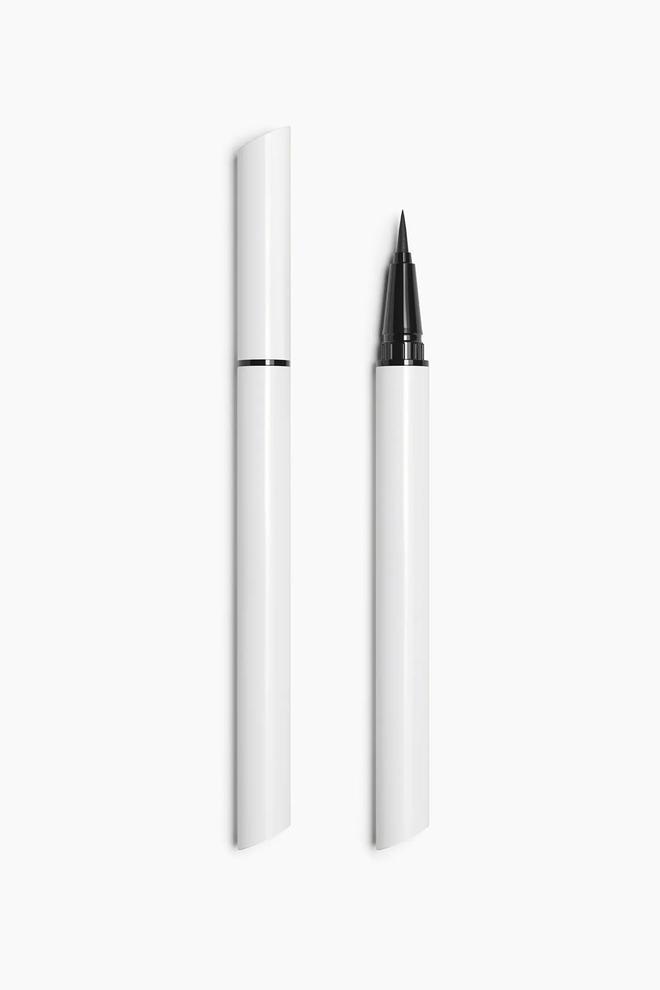 Eyeliner negro, de Zara Beauty (7,95 euros)