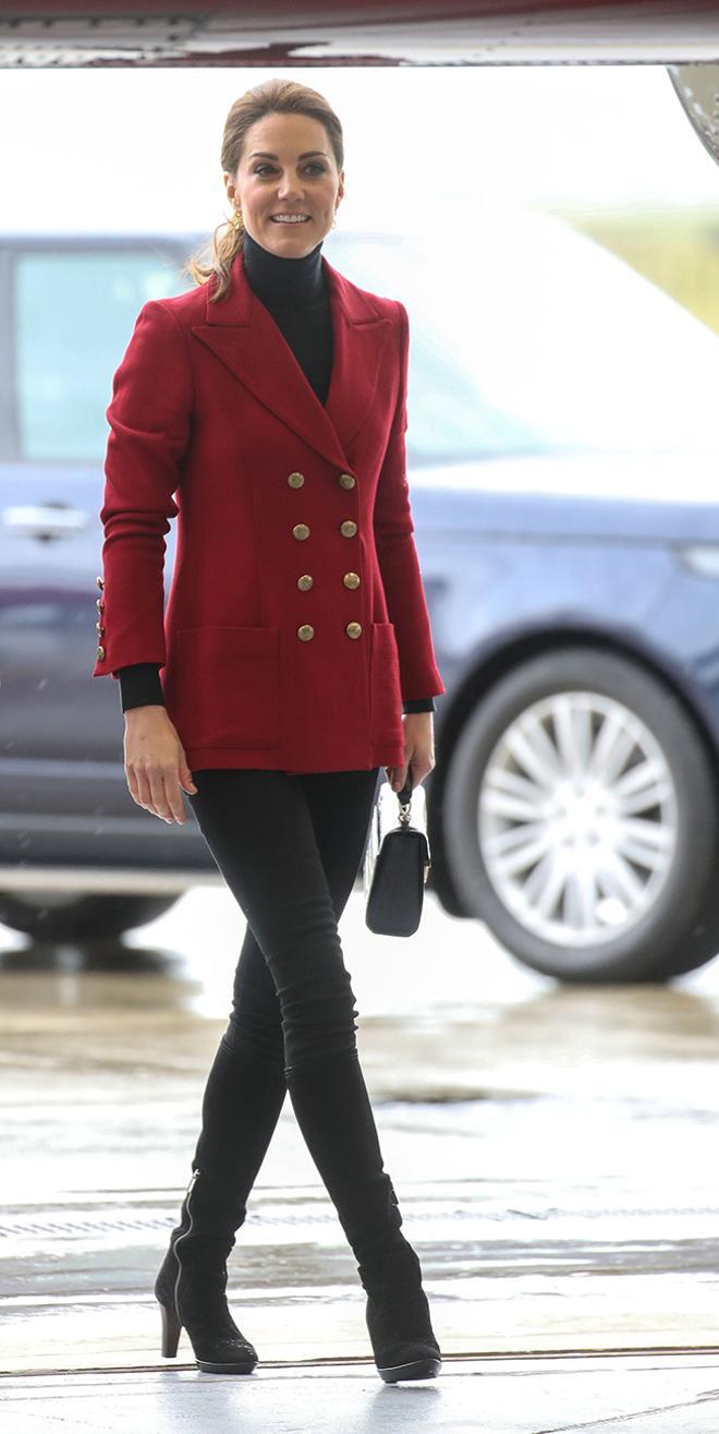 Kate Middleton a su llegada a la base aerea de North Wales