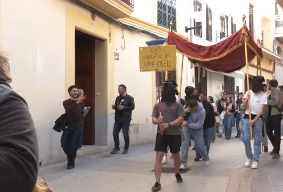 La procesión satírica recorrió las calles de Felanitx el pasado sábado