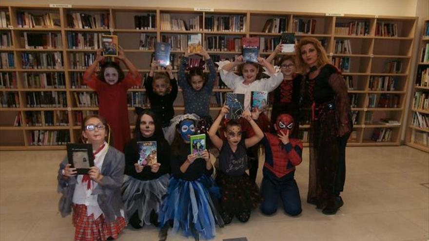 La biblioteca municipal se disfraza de cuentos, talleres y fiestas terroríficas