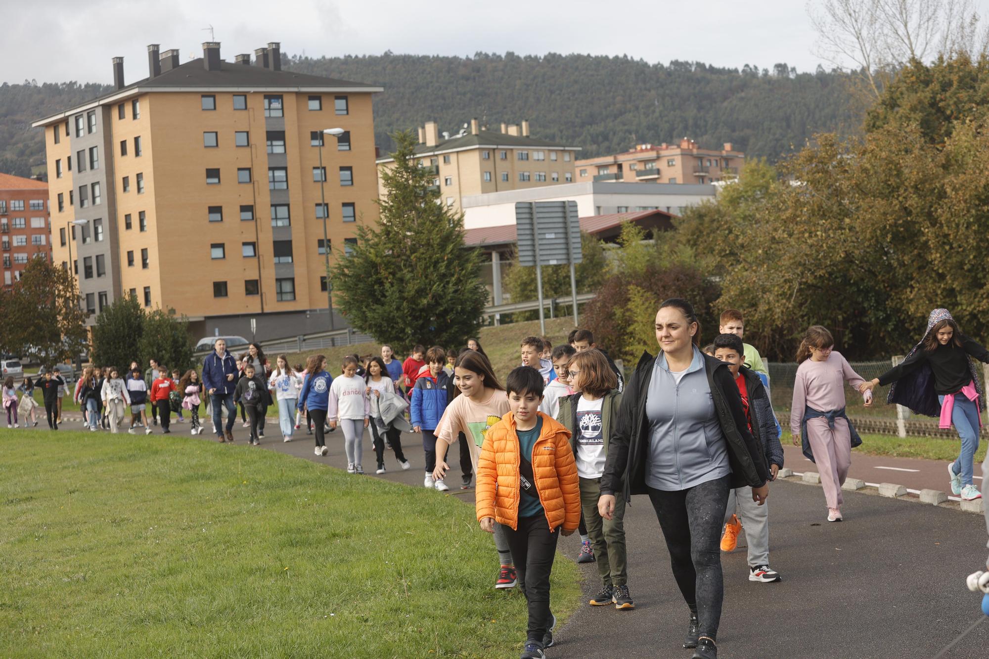 El "comando glucosa" del colegio Carmen Ruiz-Tilve hace campaña contra la diabetes